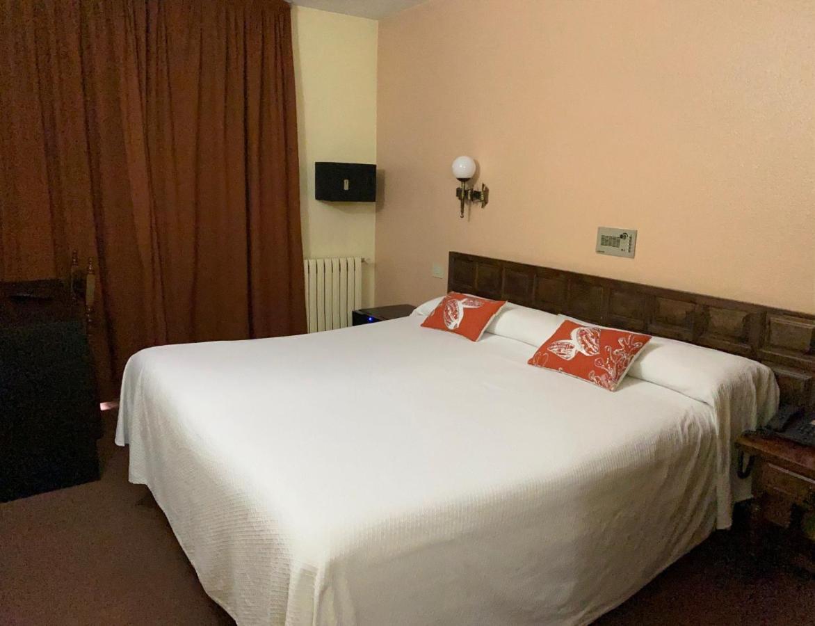 Hotel Folch Сан-Жулиа-де-Лория Номер фото