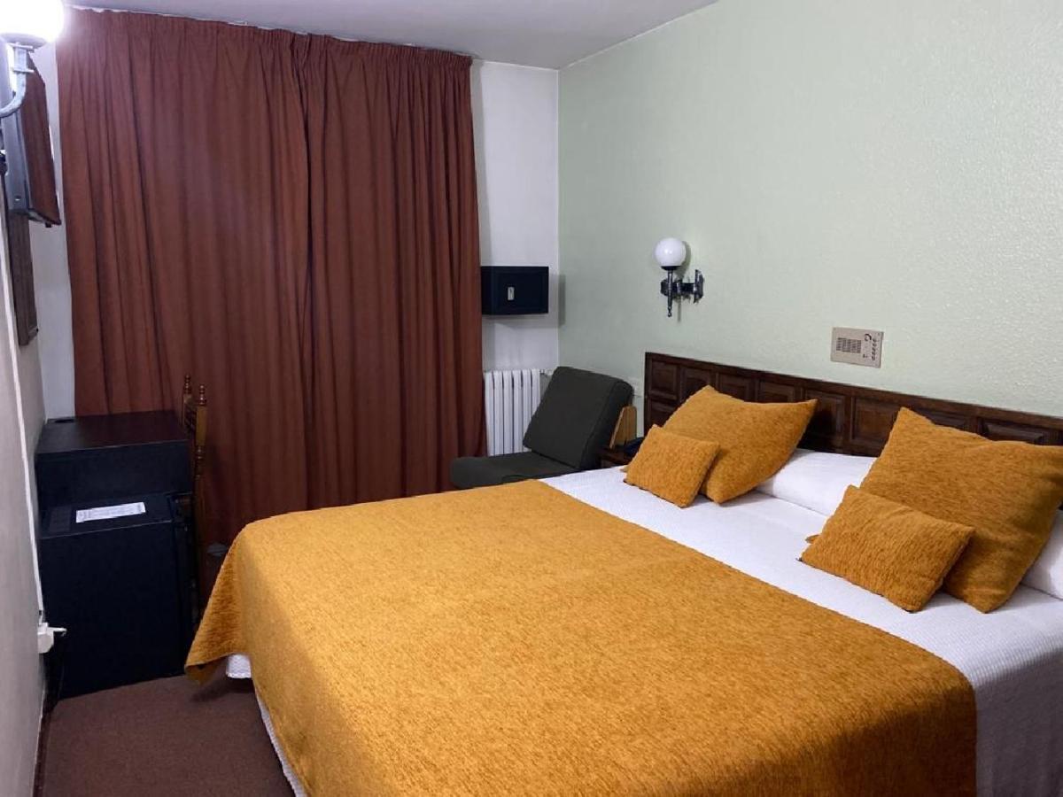 Hotel Folch Сан-Жулиа-де-Лория Экстерьер фото