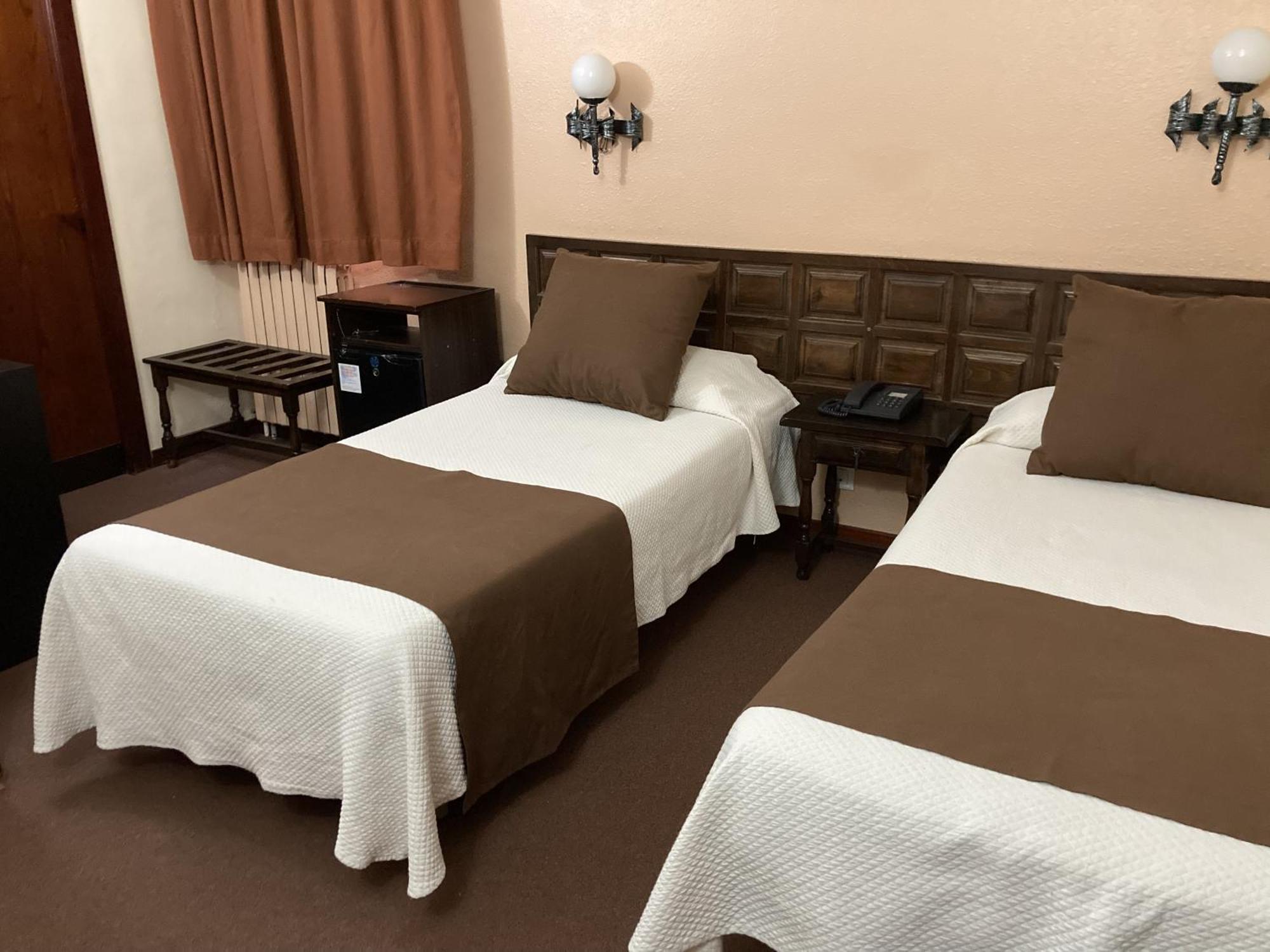 Hotel Folch Сан-Жулиа-де-Лория Экстерьер фото