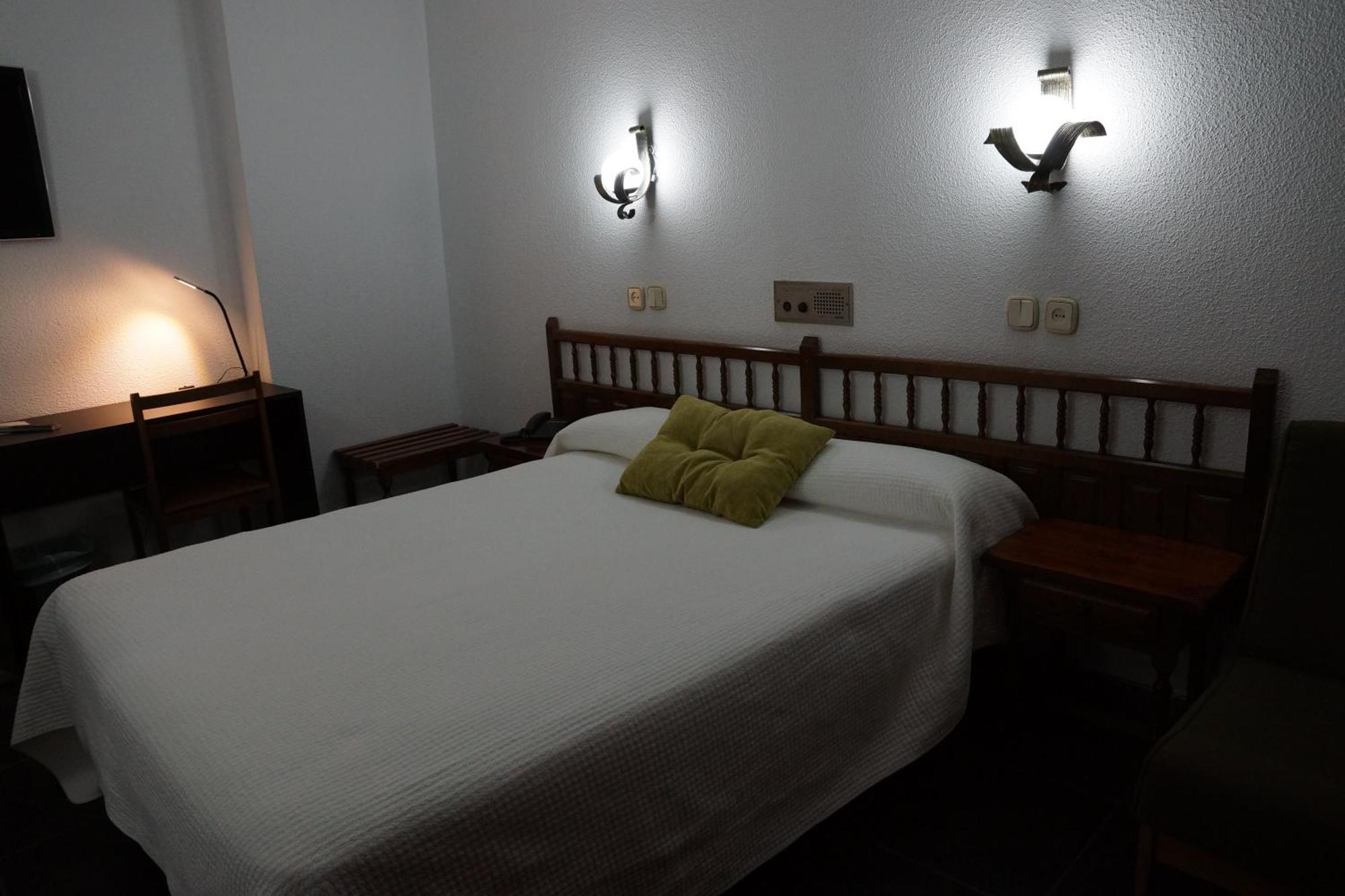 Hotel Folch Сан-Жулиа-де-Лория Номер фото