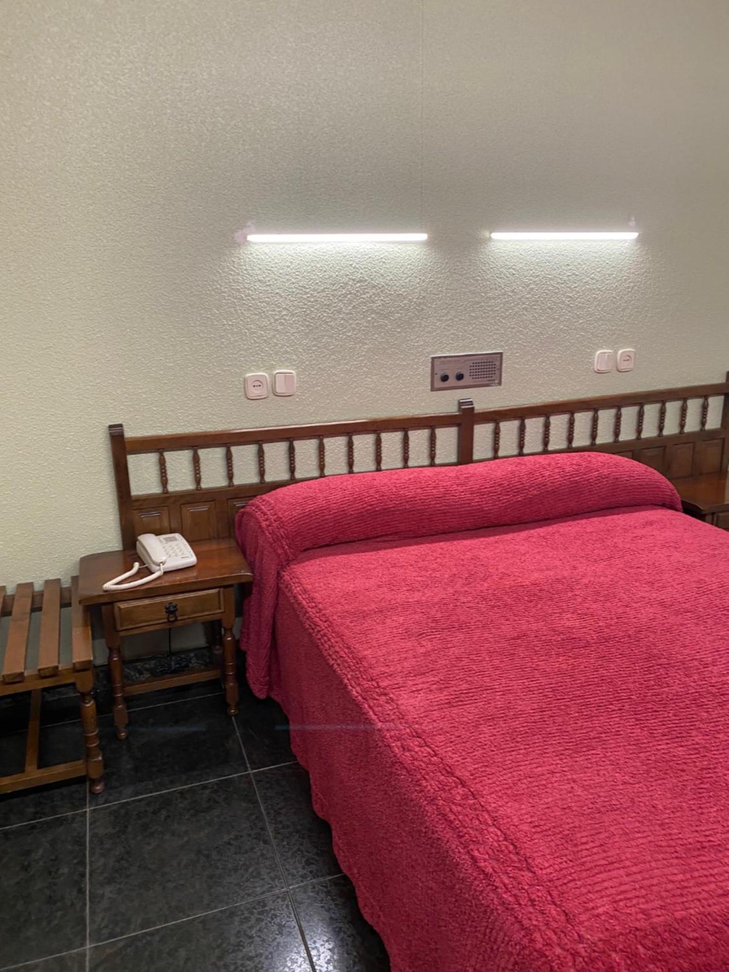 Hotel Folch Сан-Жулиа-де-Лория Номер фото