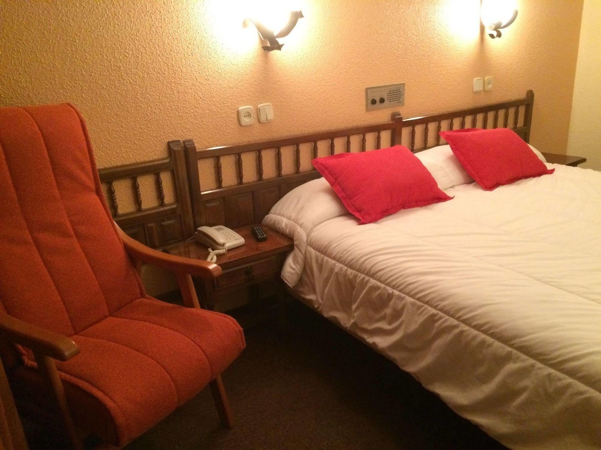 Hotel Folch Сан-Жулиа-де-Лория Экстерьер фото