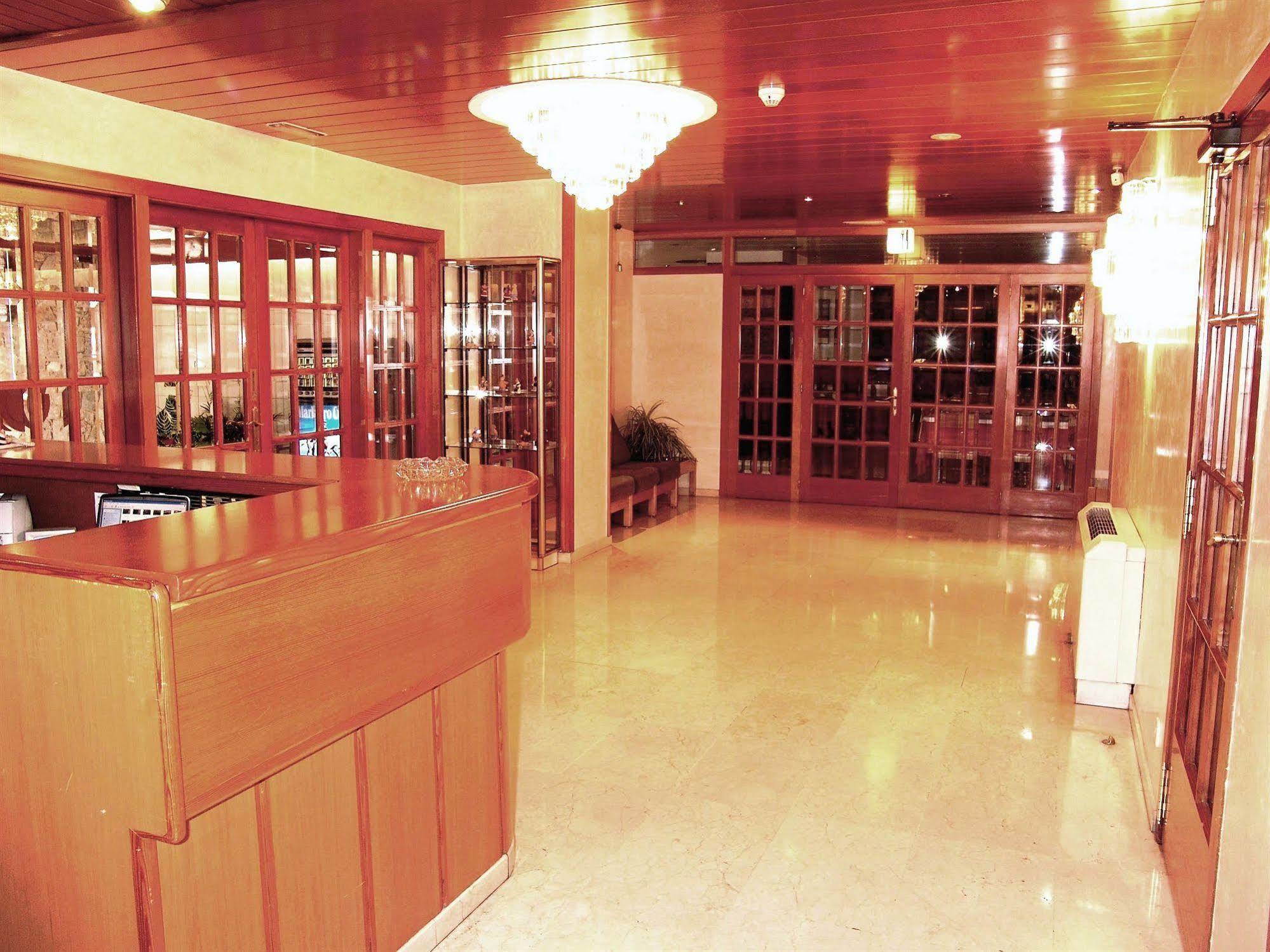 Hotel Folch Сан-Жулиа-де-Лория Интерьер фото