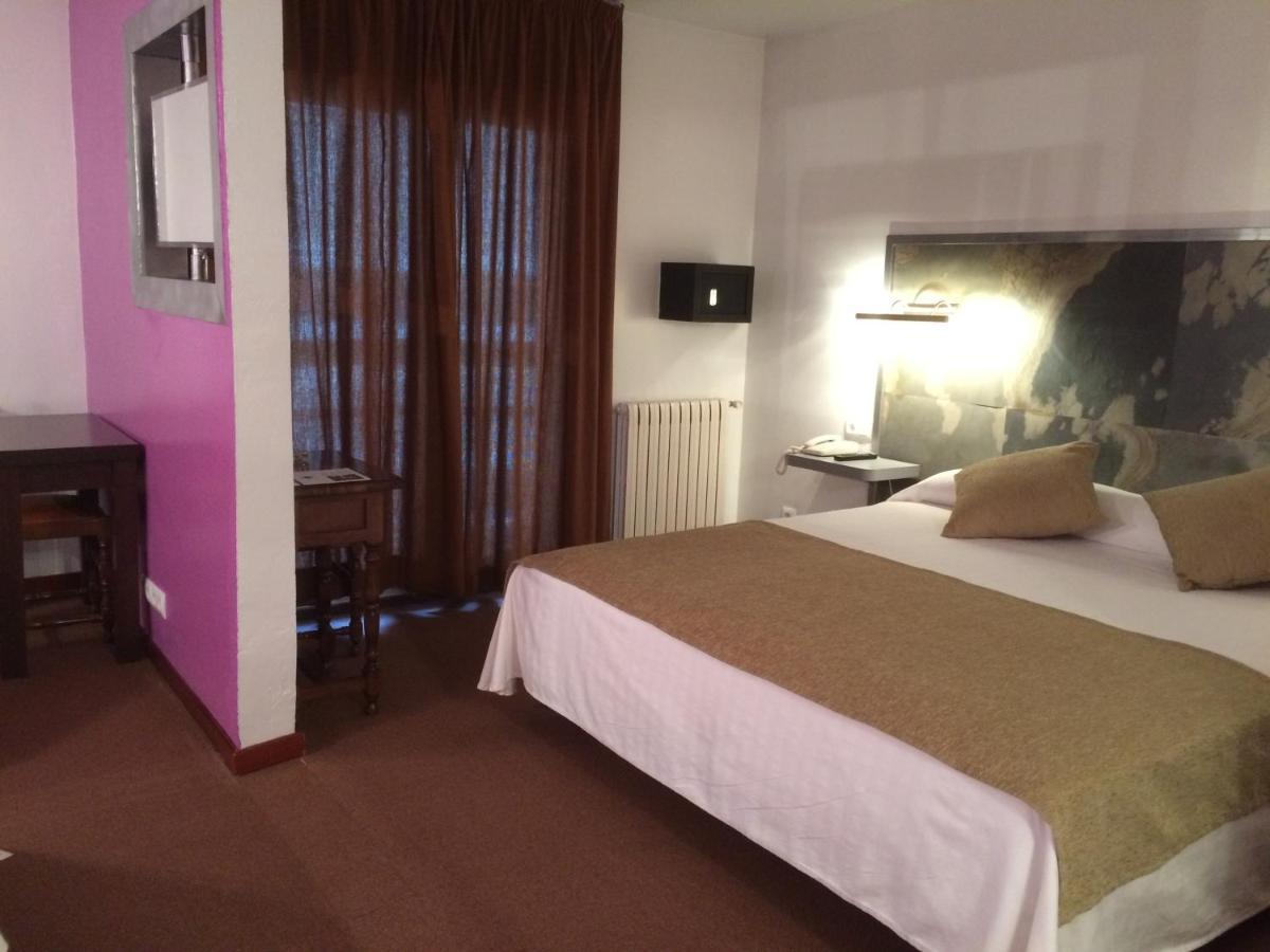 Hotel Folch Сан-Жулиа-де-Лория Экстерьер фото